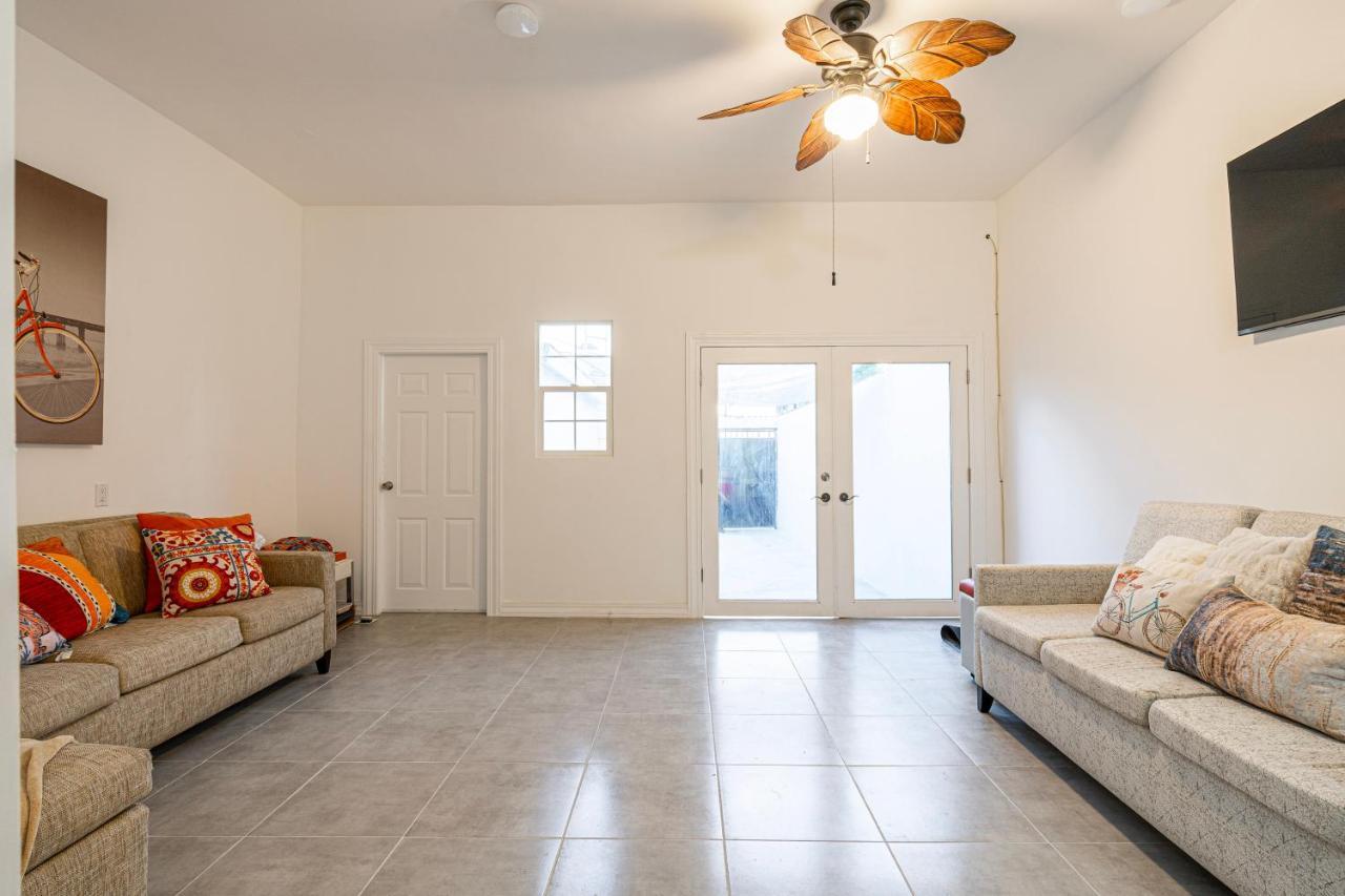 2 Br/ 1 Ba Home, Sleeps 10, 1 Min Walk To Rosarito Beach Екстериор снимка